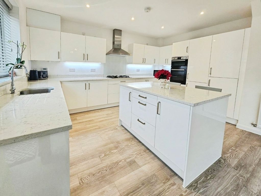 Property photo 2 of 16 Pbox-Kitchen-317523.Jpg