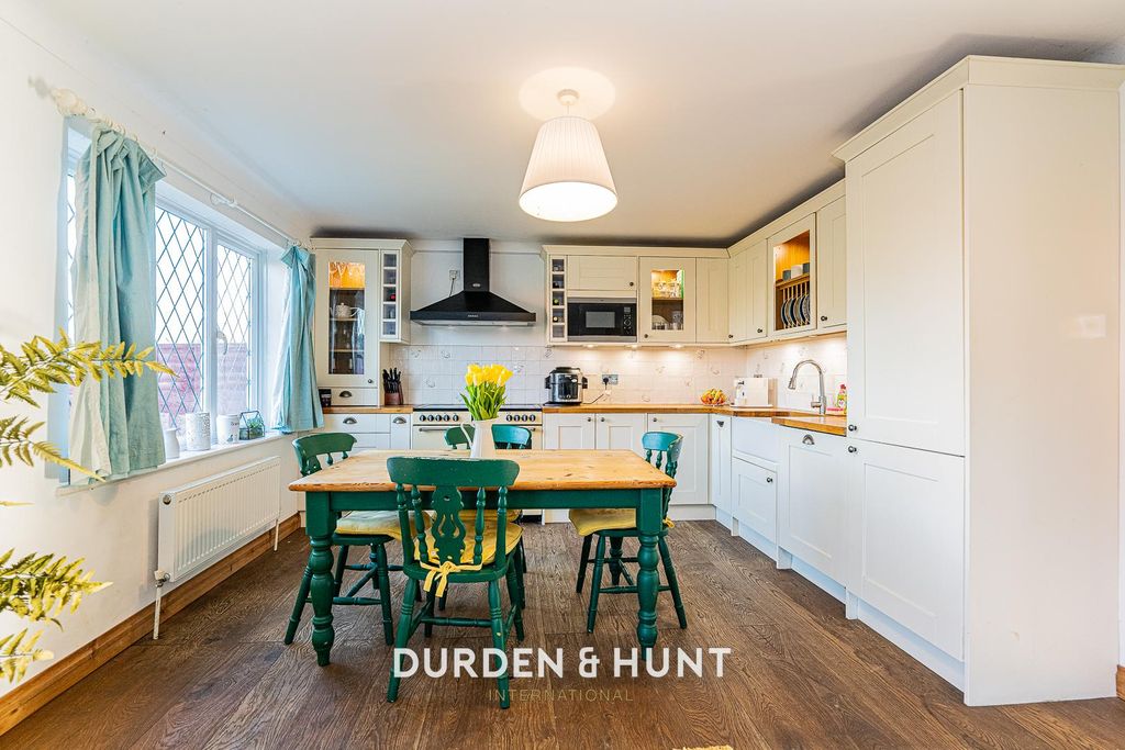 Property photo 3 of 26 Fyfield-23.Jpg