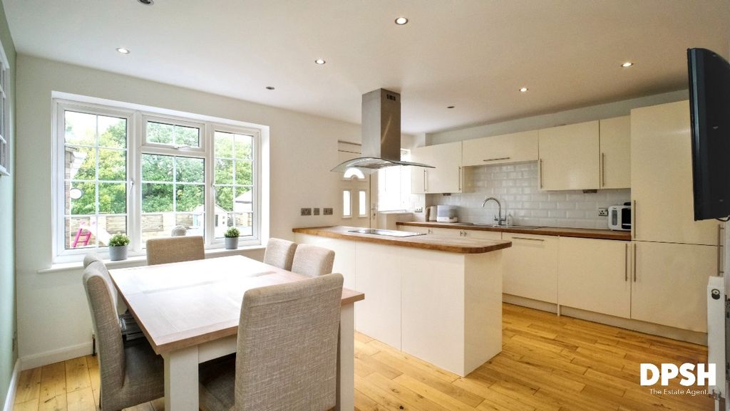 Property photo 2 of 26