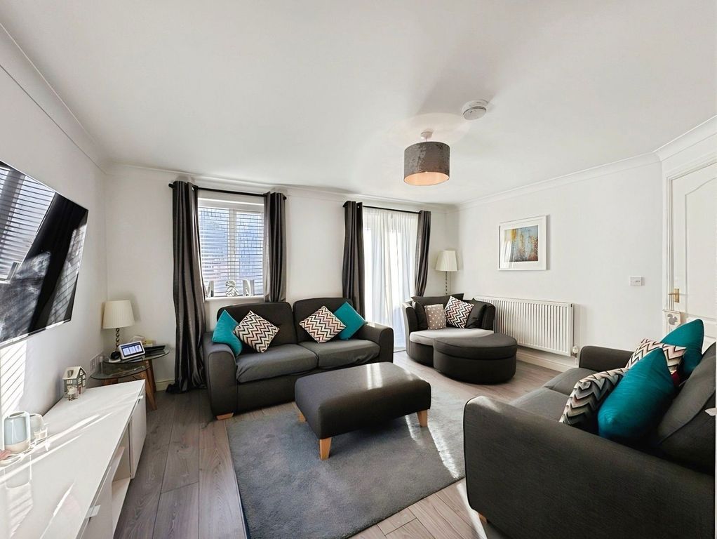 Property photo 2 of 25