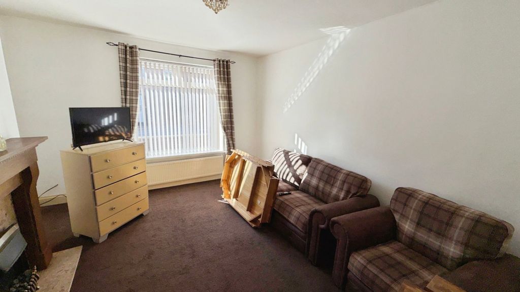 Property photo 2 of 15 Lounge