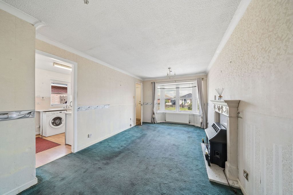 Property photo 3 of 29 Lounge