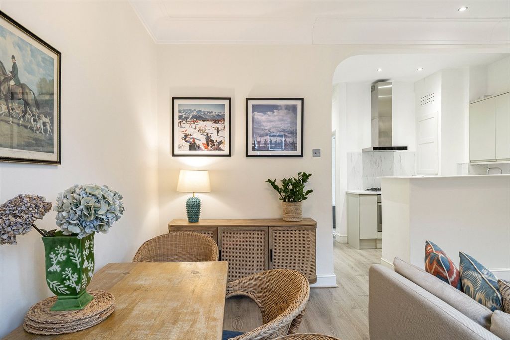 Property photo 3 of 12 Dining Area