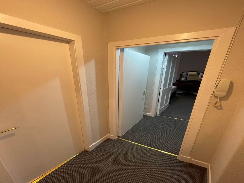 Property photo 2 of 7 Entrance