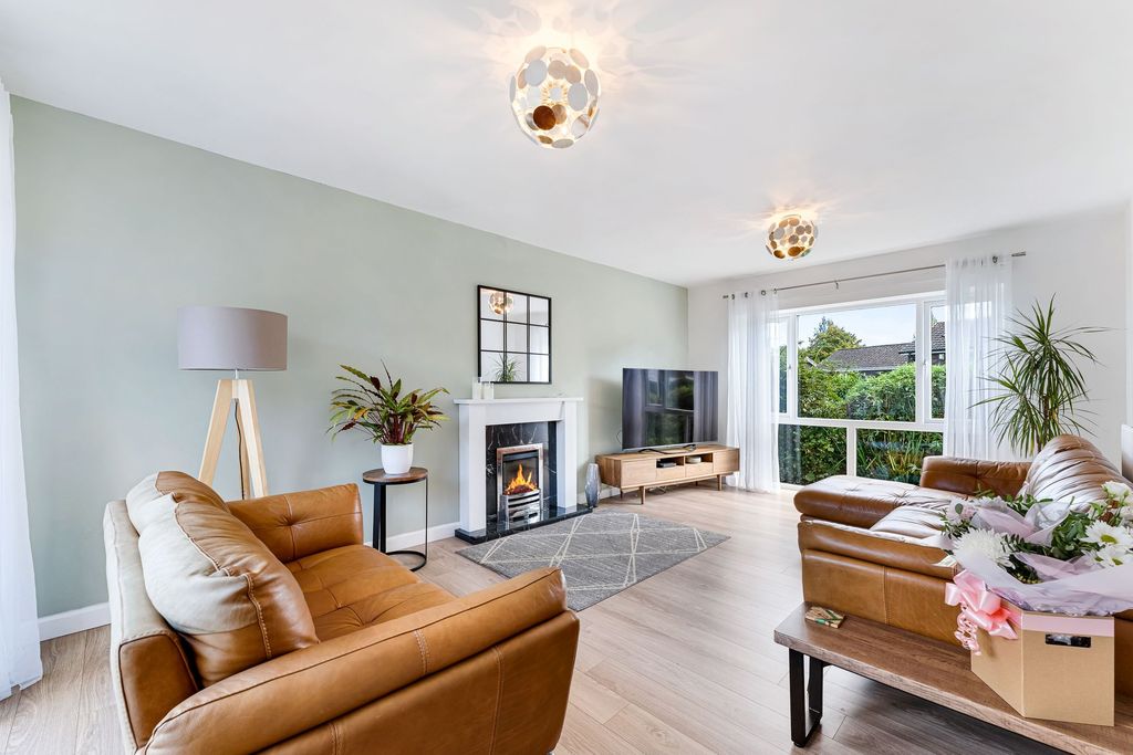 Property photo 2 of 33