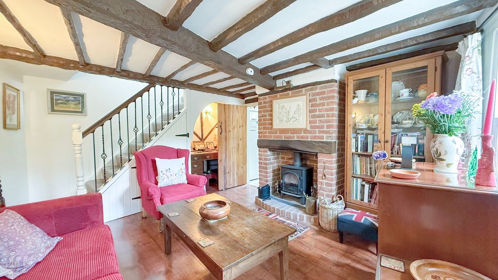 Property photo 3 of 20 Lounge