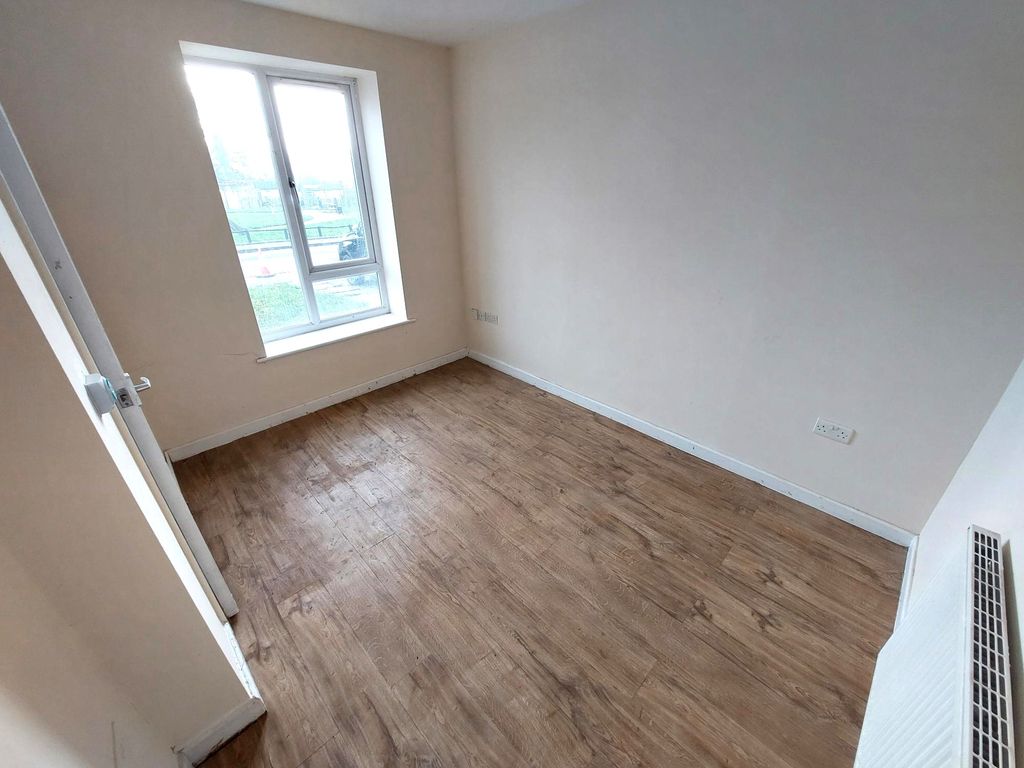 Property photo 3 of 19 20251103_135357