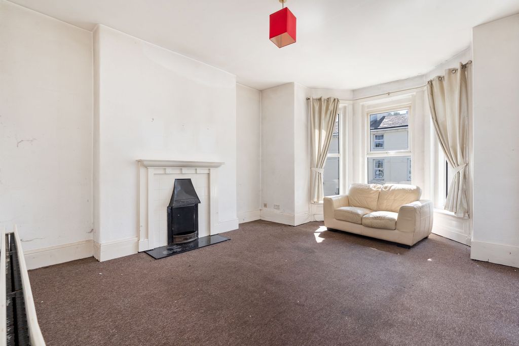 Property photo 3 of 31