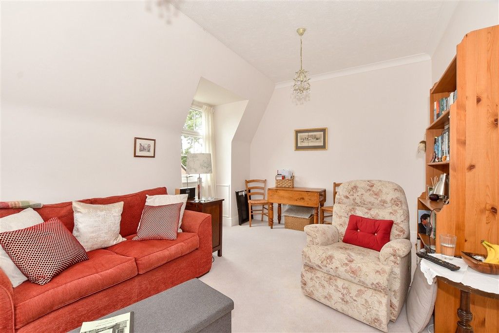 Property photo 3 of 10 Lounge