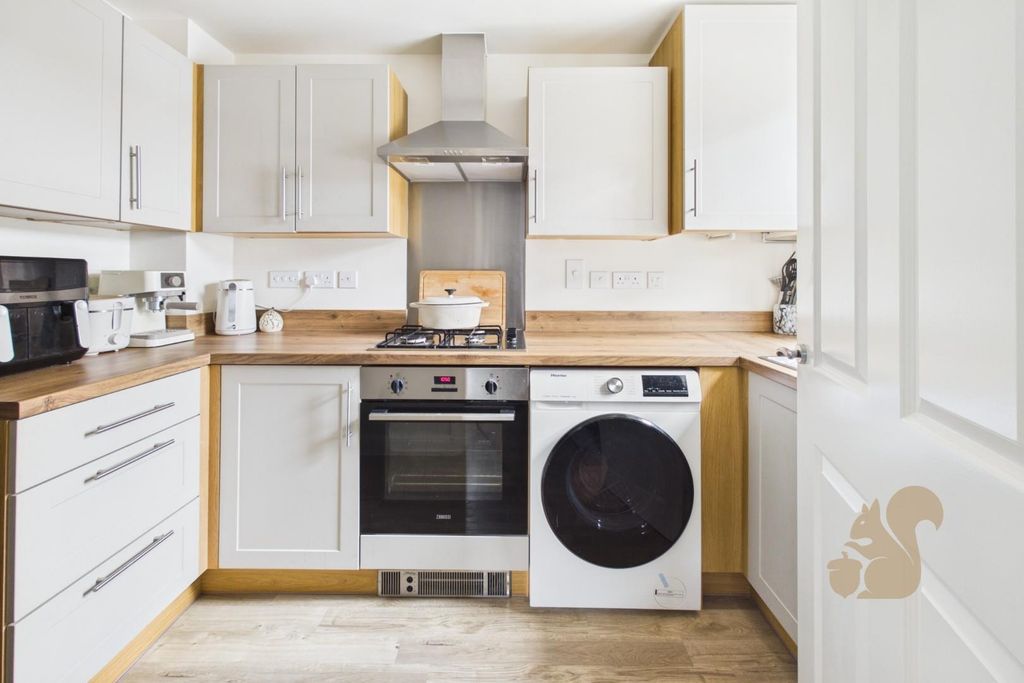 Property photo 3 of 14 Kitchen