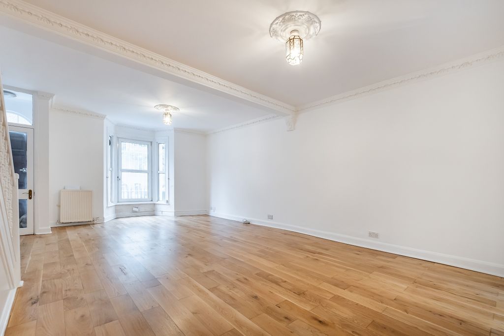 Property photo 3 of 17 Living Room