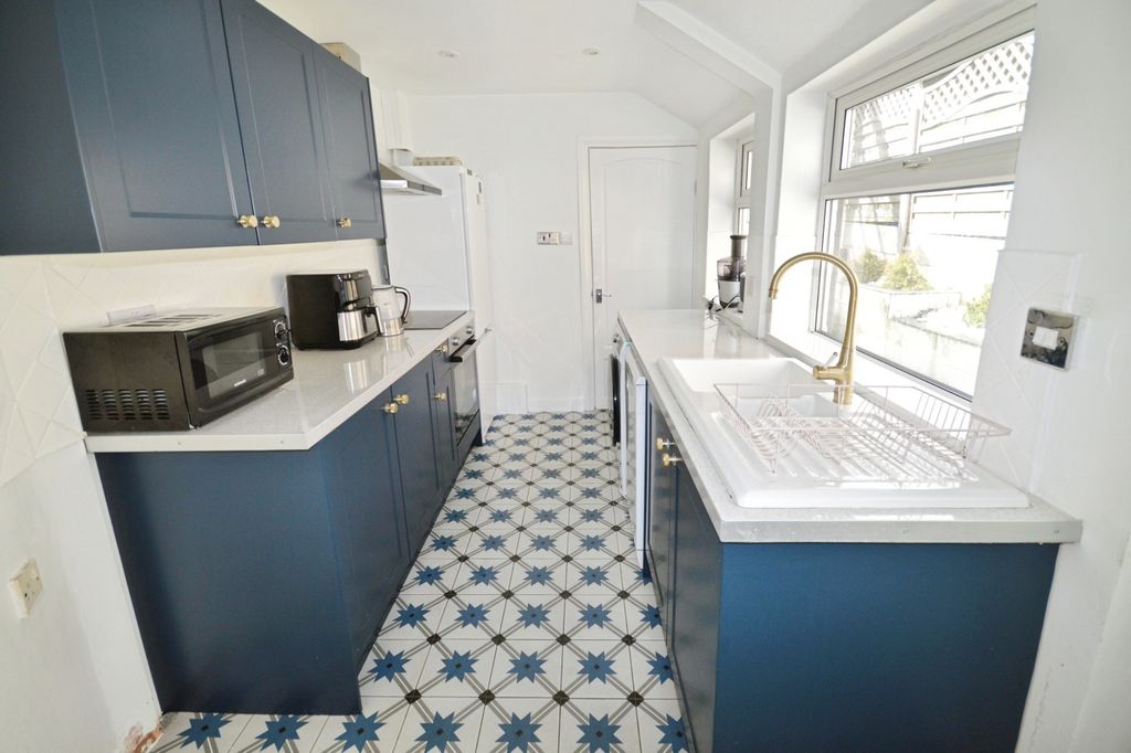 Property photo 2 of 22 Kitchen