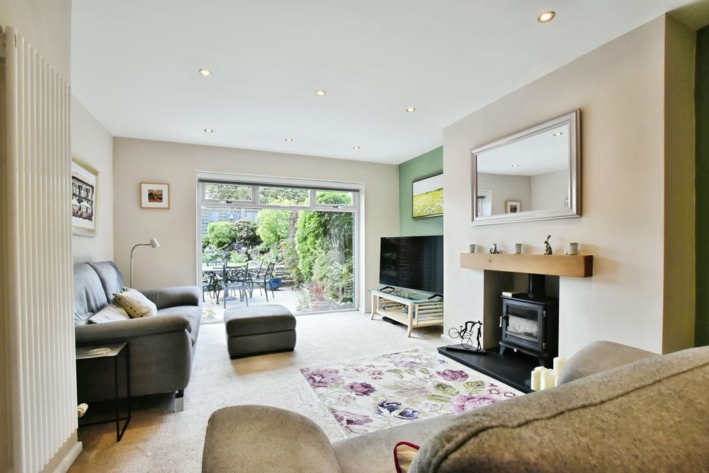 Property photo 3 of 23 Lounge