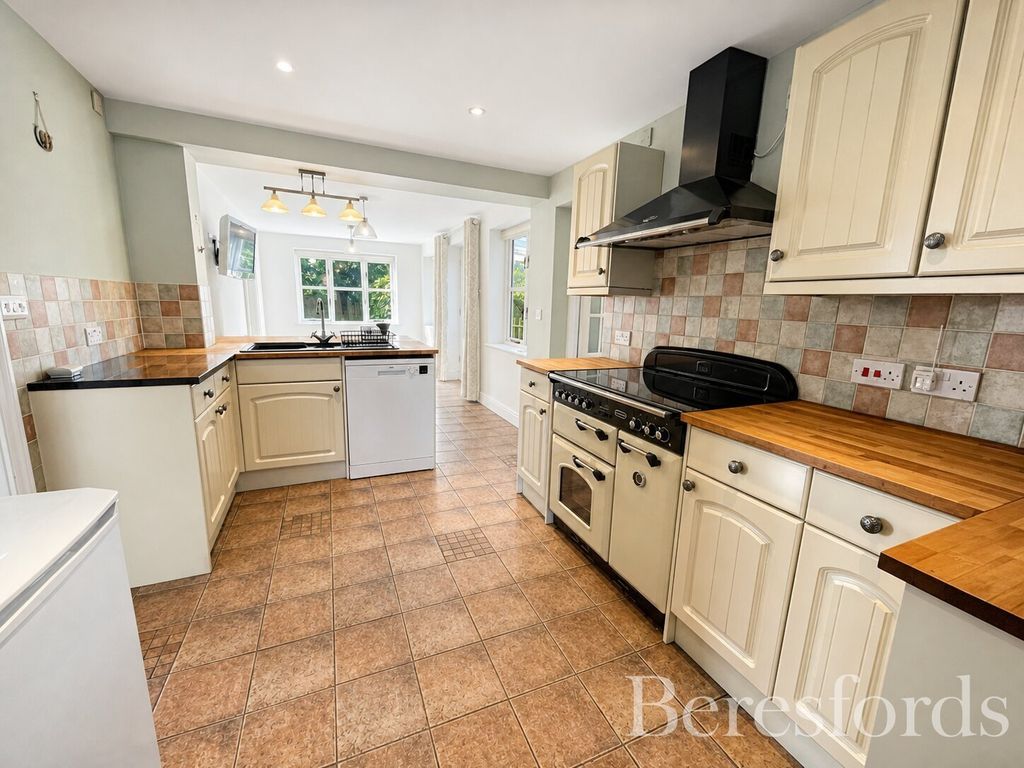 Property photo 2 of 22 Kitchen
