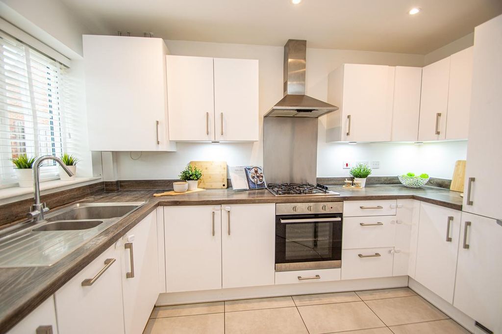 Property photo 3 of 9 Kitchen