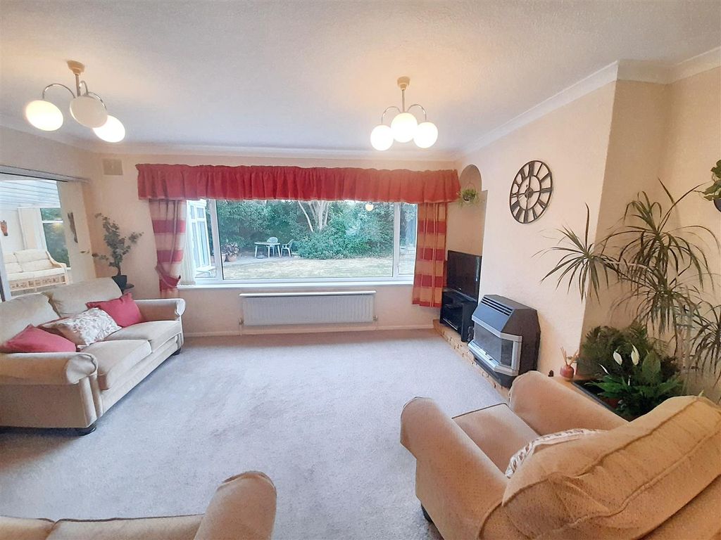 Property photo 3 of 20 Living Room