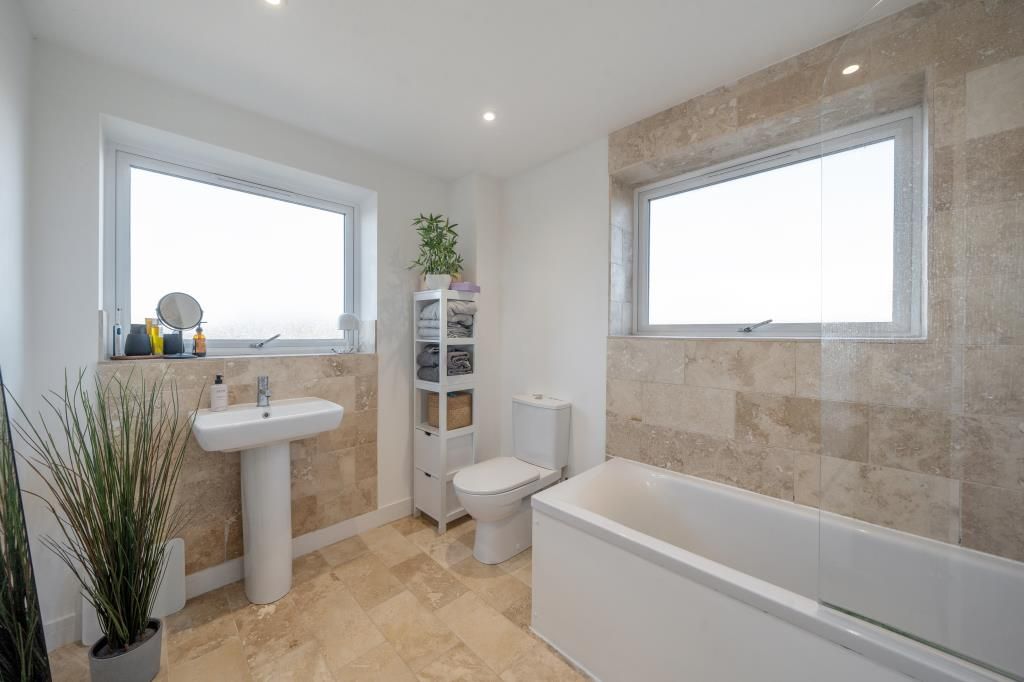 Property photo 3 of 18 Bathroom