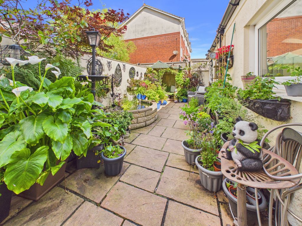 Property photo 3 of 44