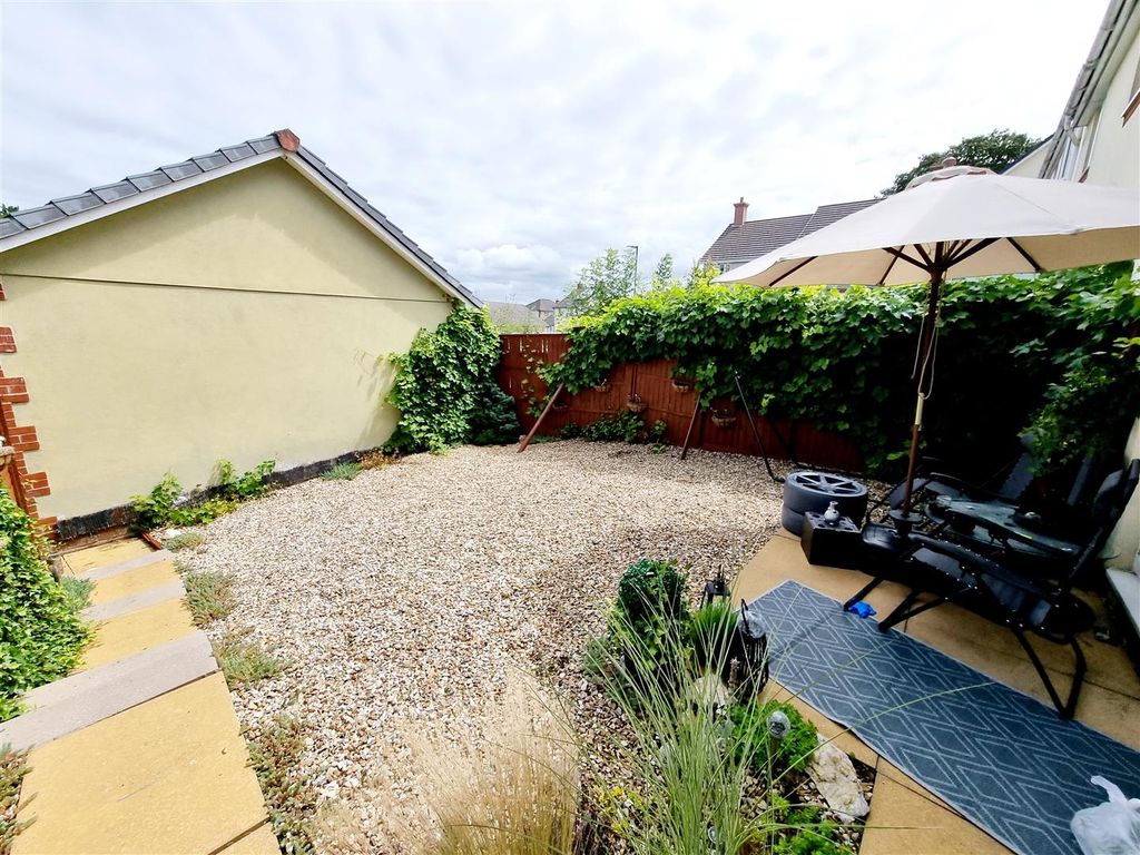 Property photo 2 of 9 Garden