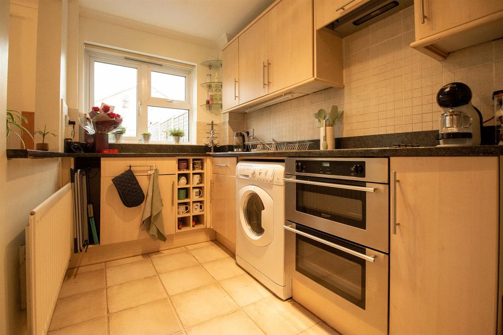 Property photo 2 of 11 31 Cedar Way - Kitchen-2.Jpg