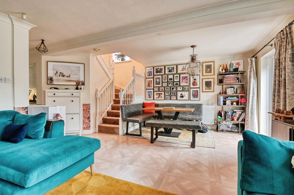 Property photo 2 of 19 17Chu13.Jpg