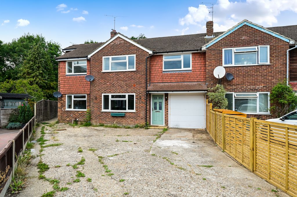 Property photo 1 of 16 9 Winchester Way (3)