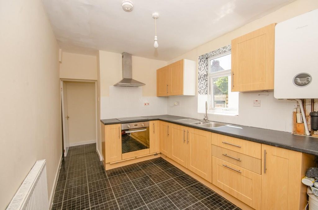 Property photo 3 of 17 Kitchen.Jpg