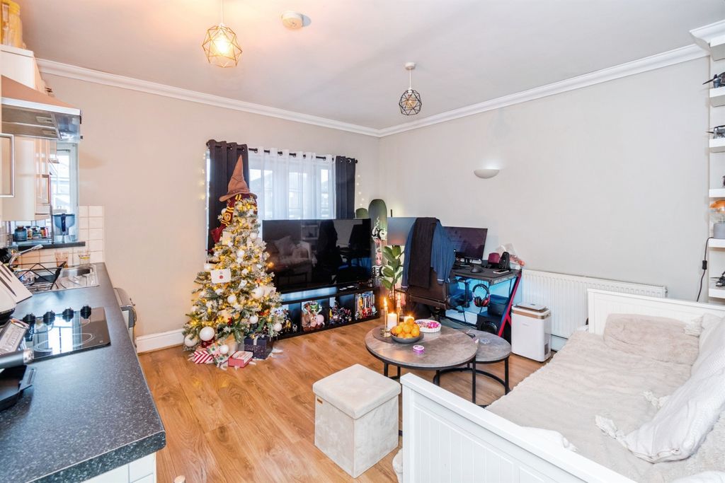 Property photo 2 of 9