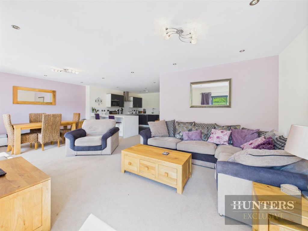 Property photo 3 of 18 Cam05316G0-Pr0064-Still016.Jpg