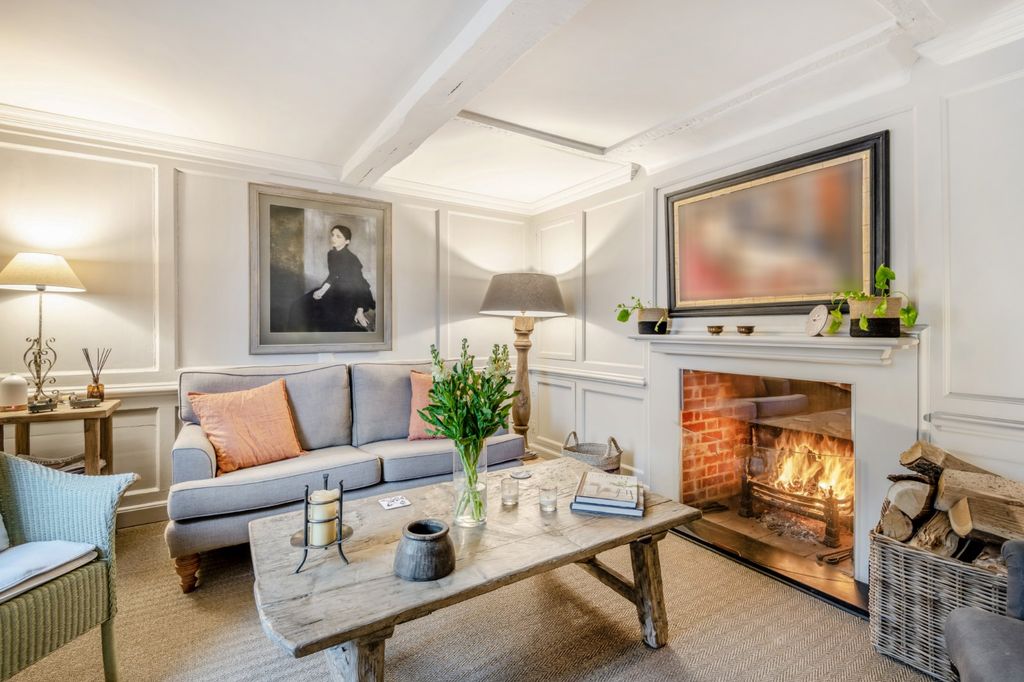 Property photo 2 of 24 Sitting Room