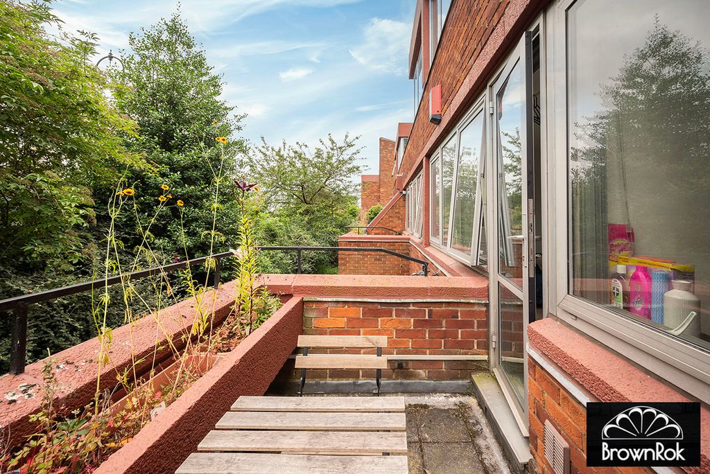 Property photo 1 of 10 W16