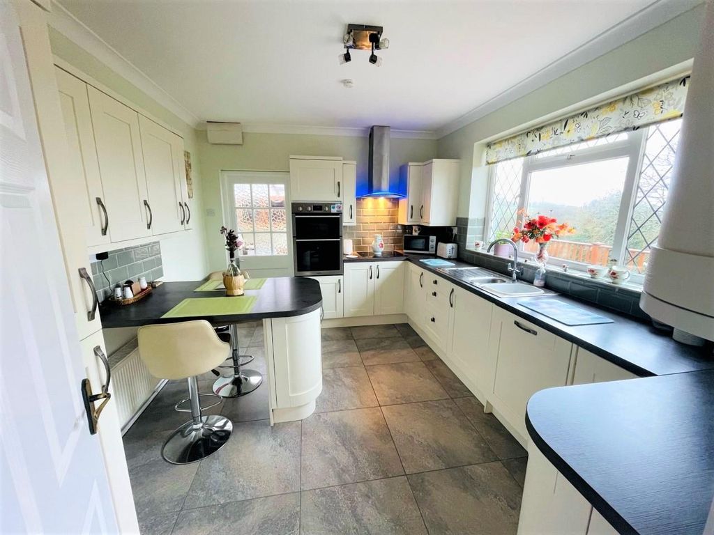 Property photo 2 of 21
