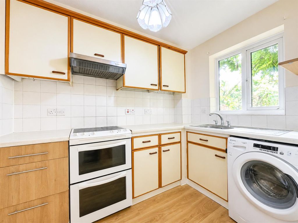 Property photo 2 of 9 Kitchen