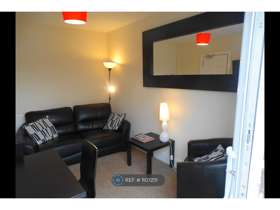 Property photo 3 of 6 Living Room