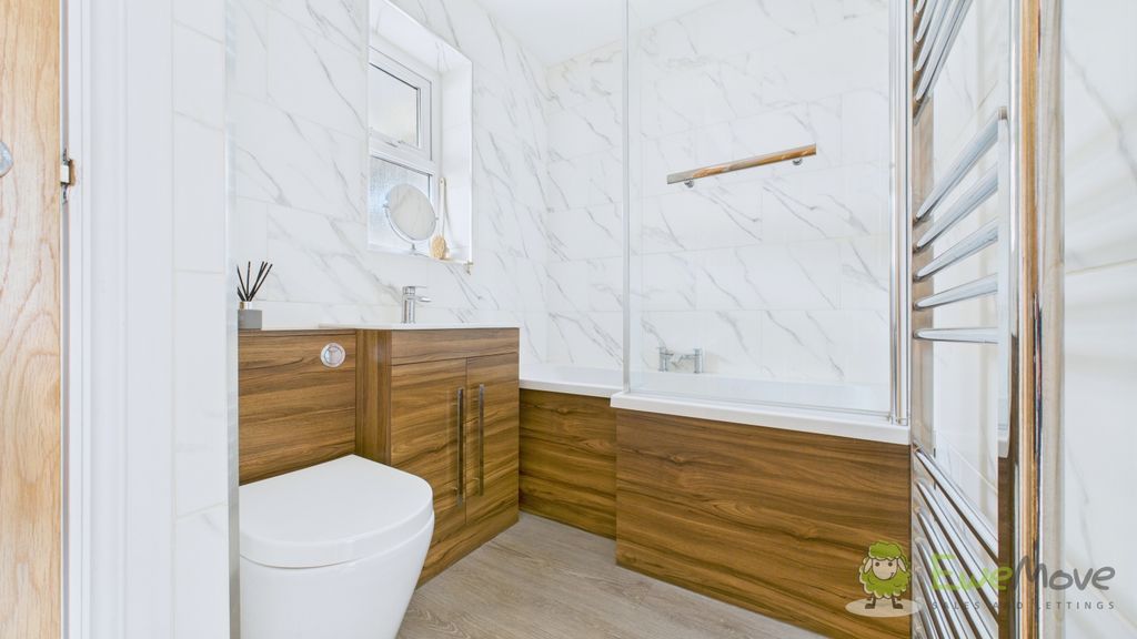 Property photo 3 of 13 Cam03669G0-Pr0034-Still019