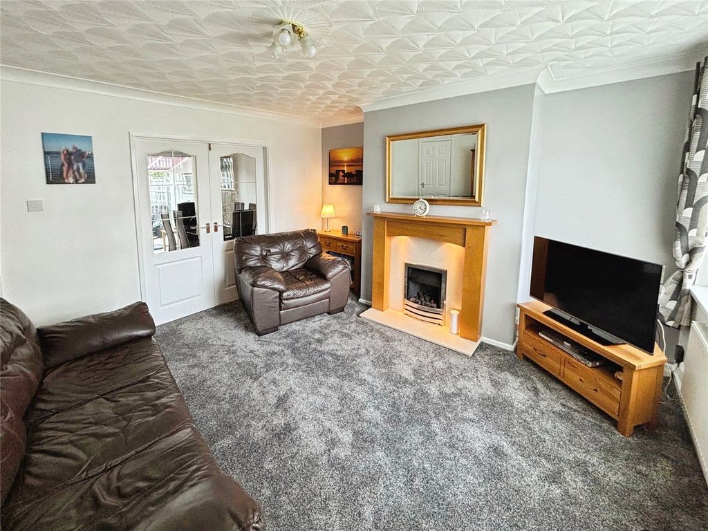 Property photo 2 of 12 Lounge