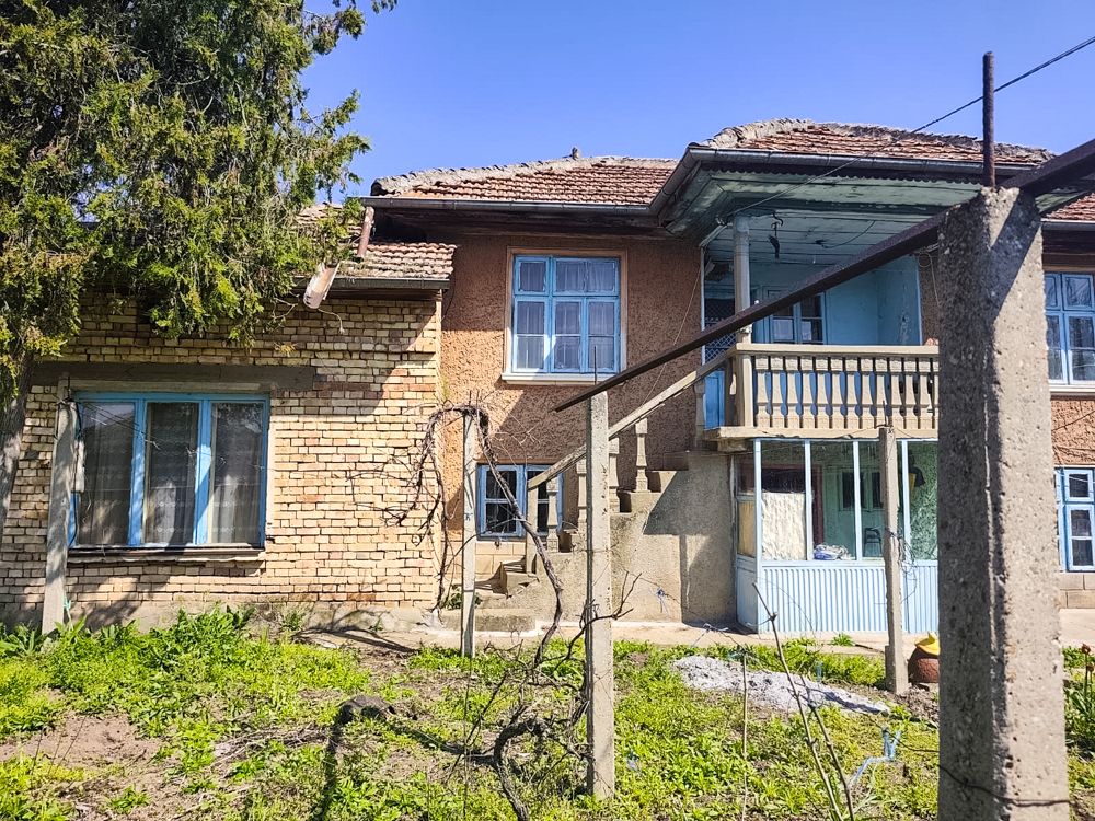 Property photo 1 of 12