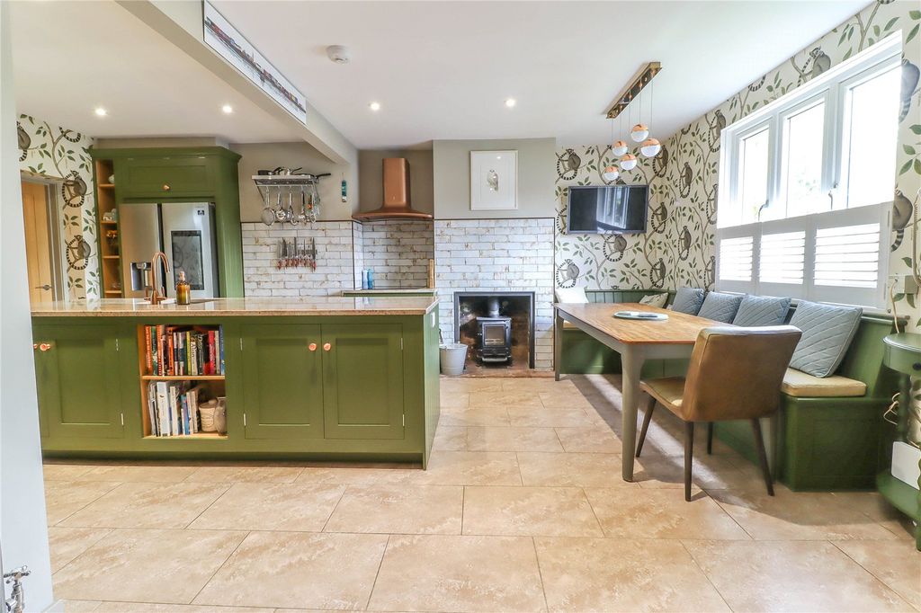 Property photo 2 of 27 Picture No. 24