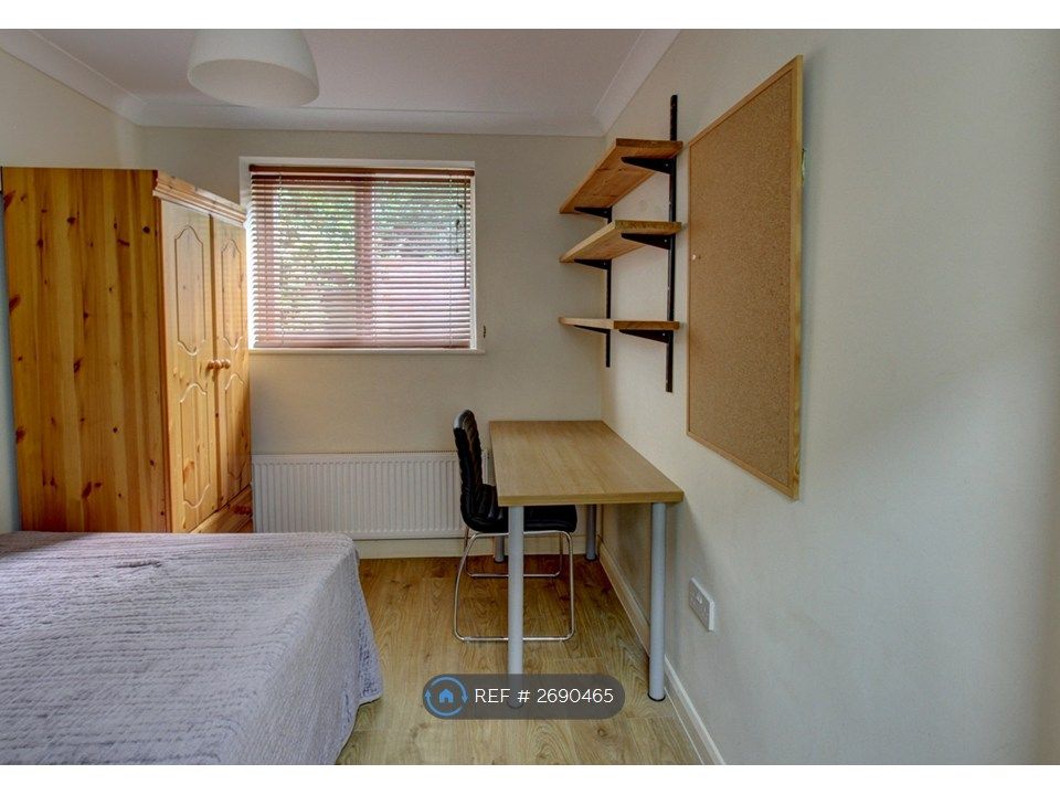 Property photo 3 of 9 Bed 5