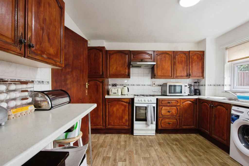 Property photo 3 of 16