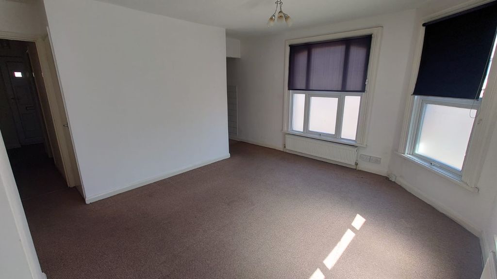 Property photo 3 of 6 8 Hibbert Street 2.Jpeg