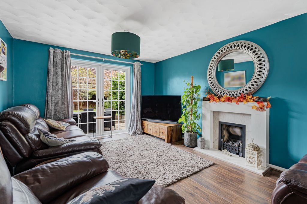 Property photo 2 of 24 Living Room