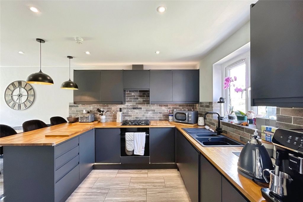 Property photo 2 of 15 Kitchen