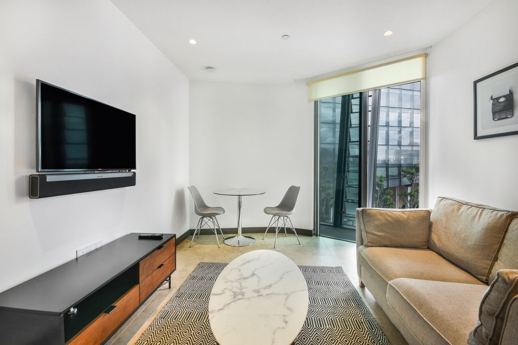 Property photo 2 of 13 One Blackfriars, Bla