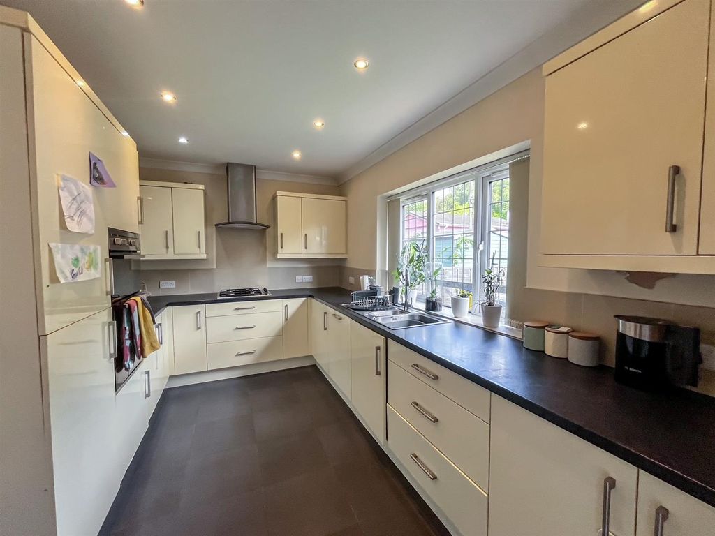 Property photo 3 of 14 Kitchen