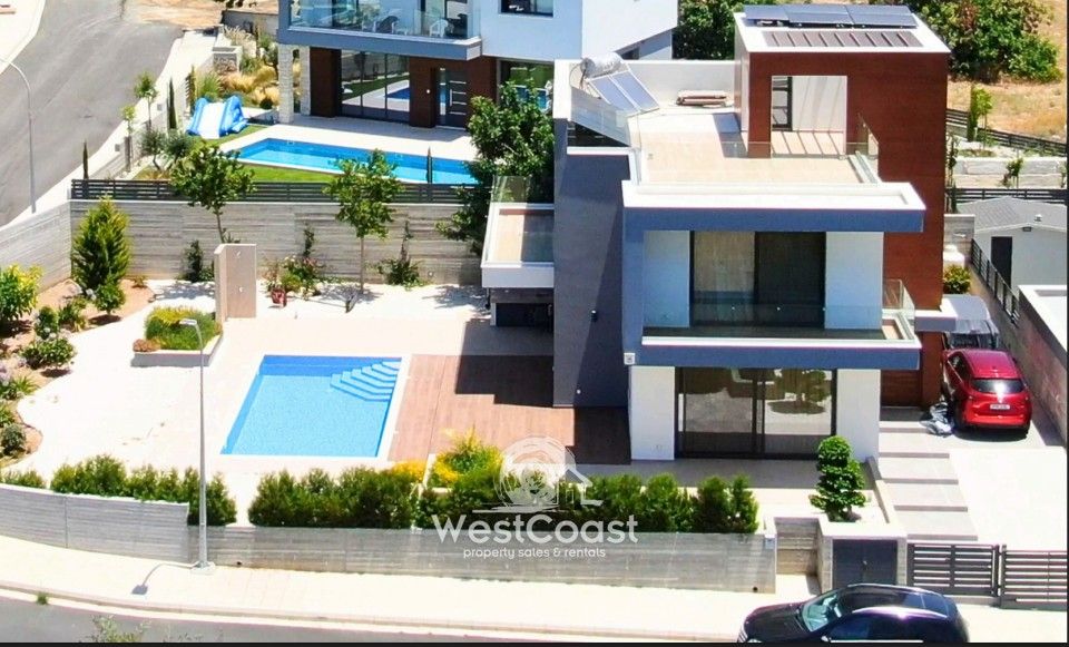 Property photo 2 of 3