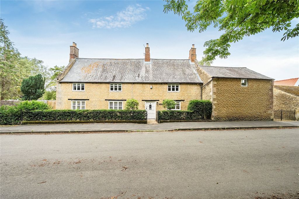 Property photo 1 of 30 Berry Farm House