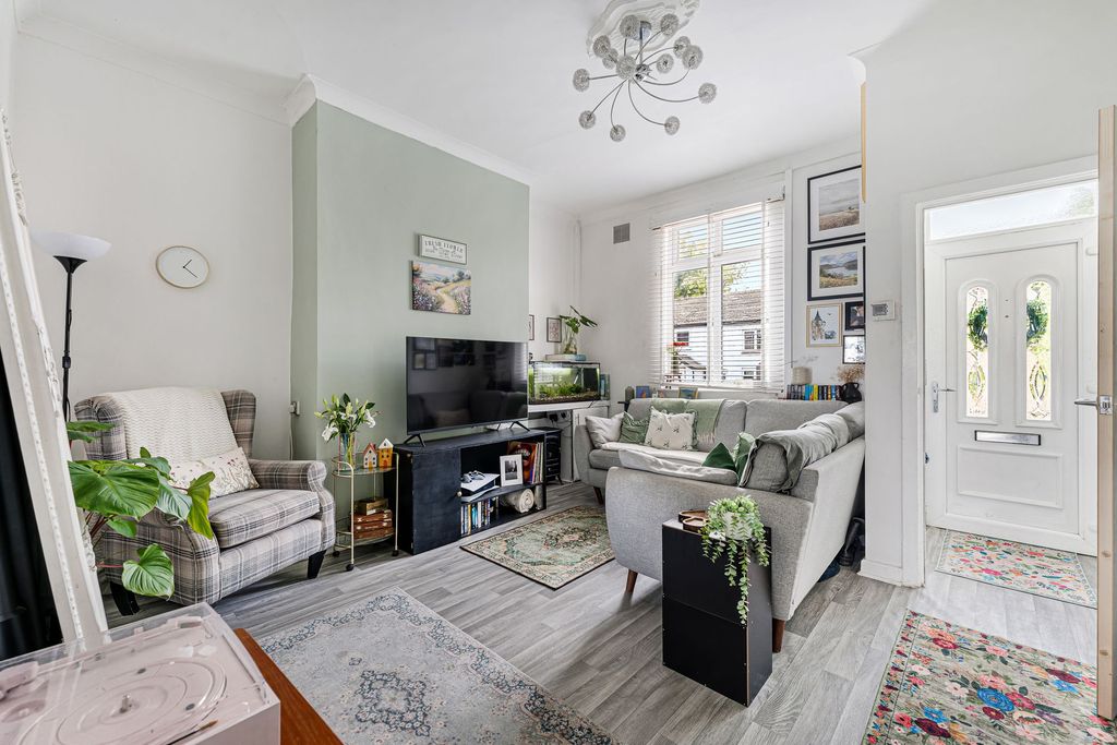 Property photo 2 of 20