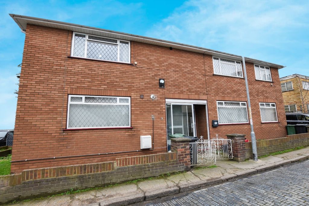 Property photo 1 of 4 3904192