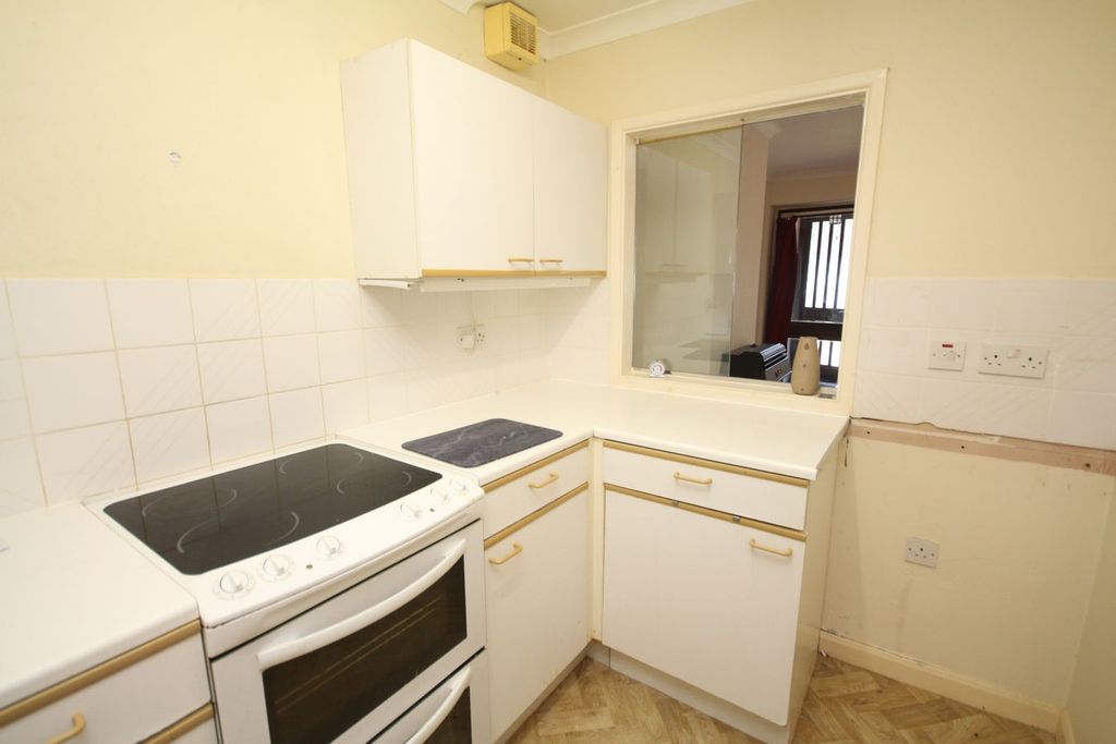 Property photo 3 of 12